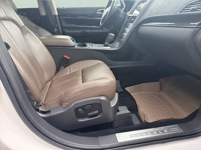 2017 Lincoln MKT Elite